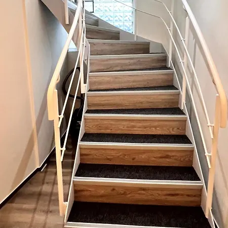 Familien-studio דירה שוורין